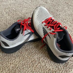 Men’s brooks Revel size 8